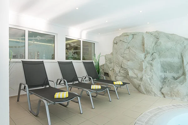 Ruhebereich im Hallenbad der Residenz Sonnenhang